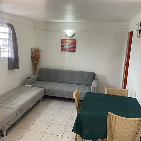 Logement De 40M2 Avec Terrasse, Moderne Et Equipe Petit-Canal Luaran gambar