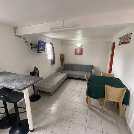 Logement De 40M2 Avec Terrasse, Moderne Et Equipe Petit-Canal Luaran gambar