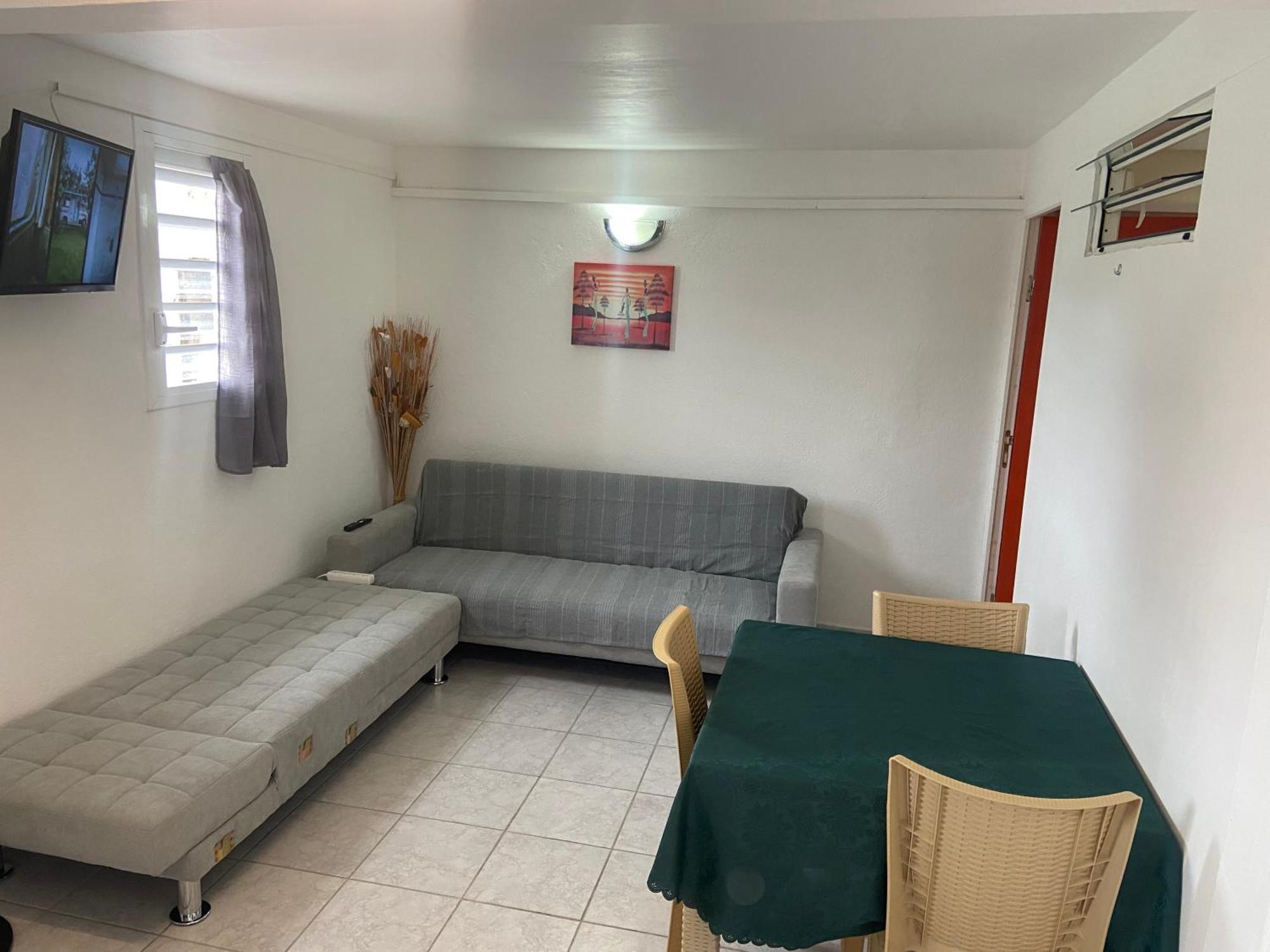 Logement De 40M2 Avec Terrasse, Moderne Et Equipe Petit-Canal Luaran gambar