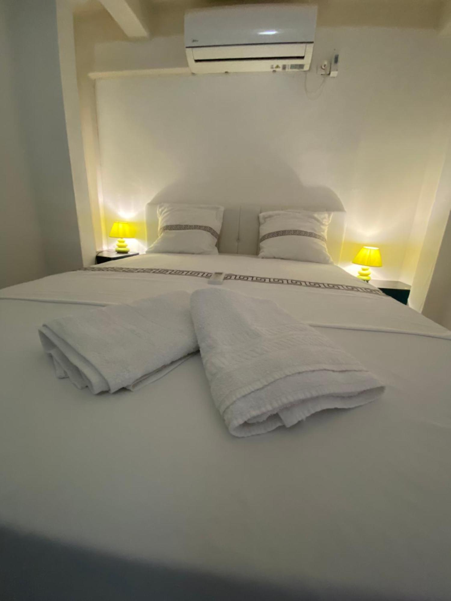 Logement De 40M2 Avec Terrasse, Moderne Et Equipe Petit-Canal Luaran gambar