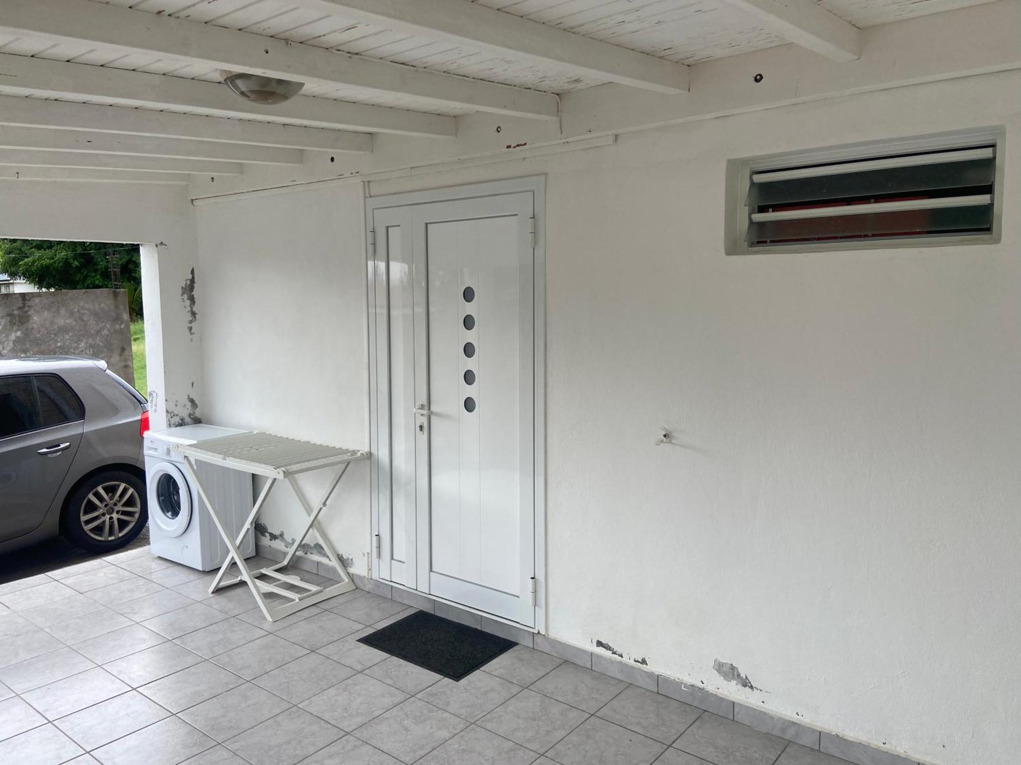 Logement De 40M2 Avec Terrasse, Moderne Et Equipe Petit-Canal Luaran gambar